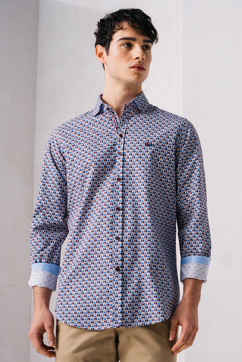 Camisa hombre con estampado geométrico