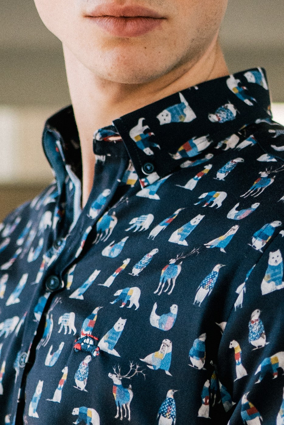 Camisa hombre con estampado de animales salvajes