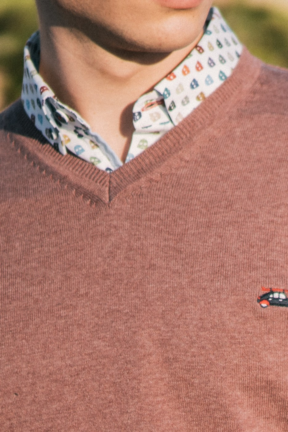 Jersey punto de cuello pico color teja