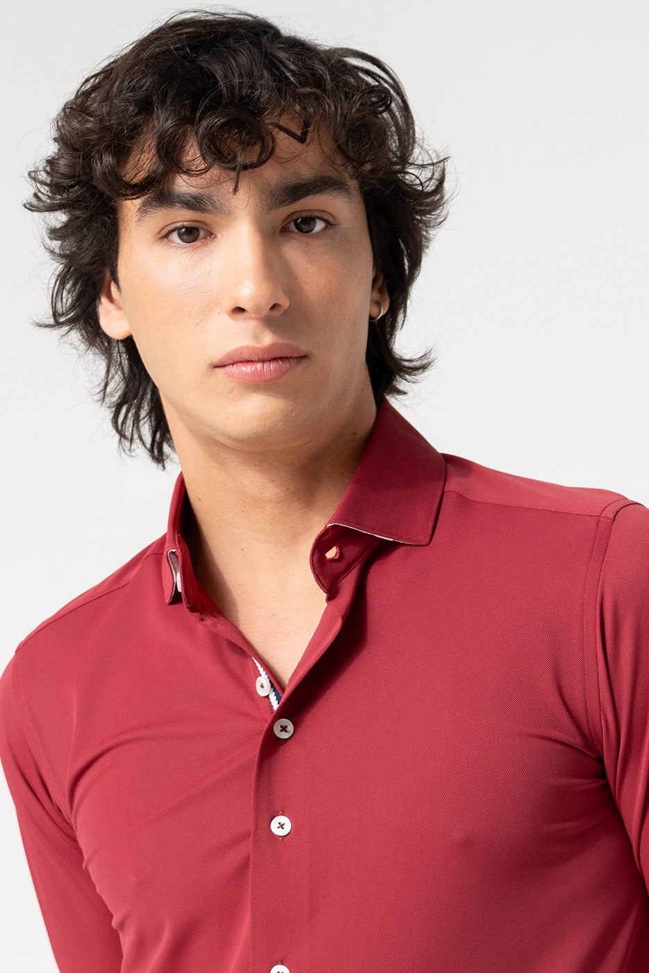 Camisa tejido técnico hombre granate