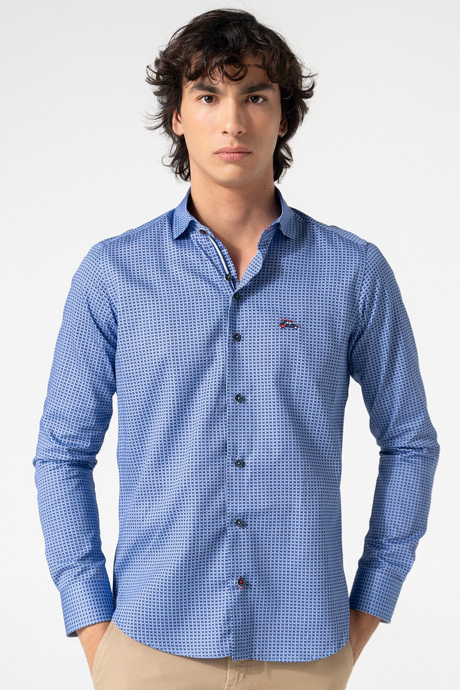 Camisa slim fit estampado animales diminutos