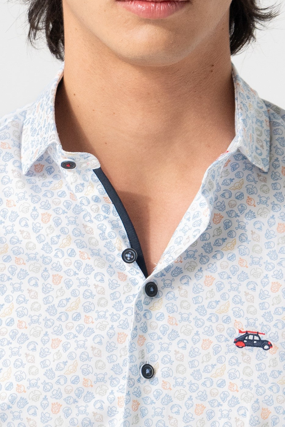 Camisa hombre estampado calaveras celeste