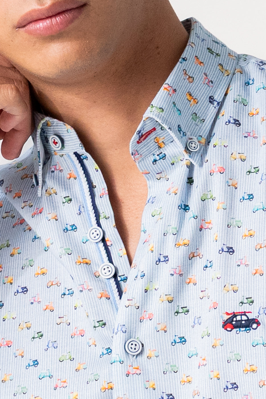 Camisa hombre slim fit estampado vespas fondo rayas