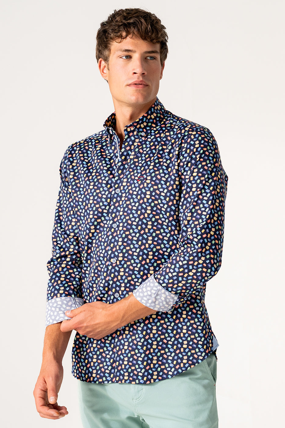 Camisa hombre estampado bloques fondo marino