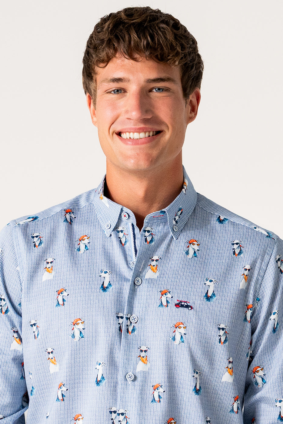 Camisa slim fit estampado perros fondo azul