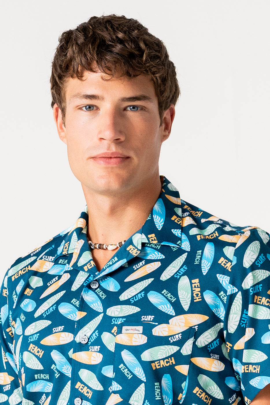 Camisa bowling estampado tablas de surf fondo marino