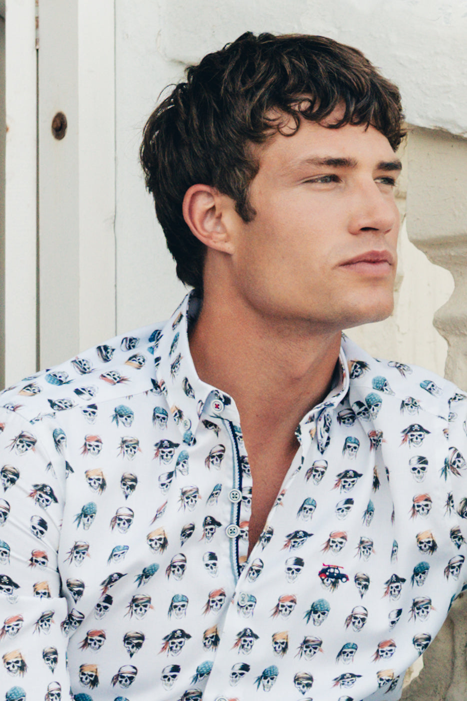 Camisa hombre slim fit estampado calaveras