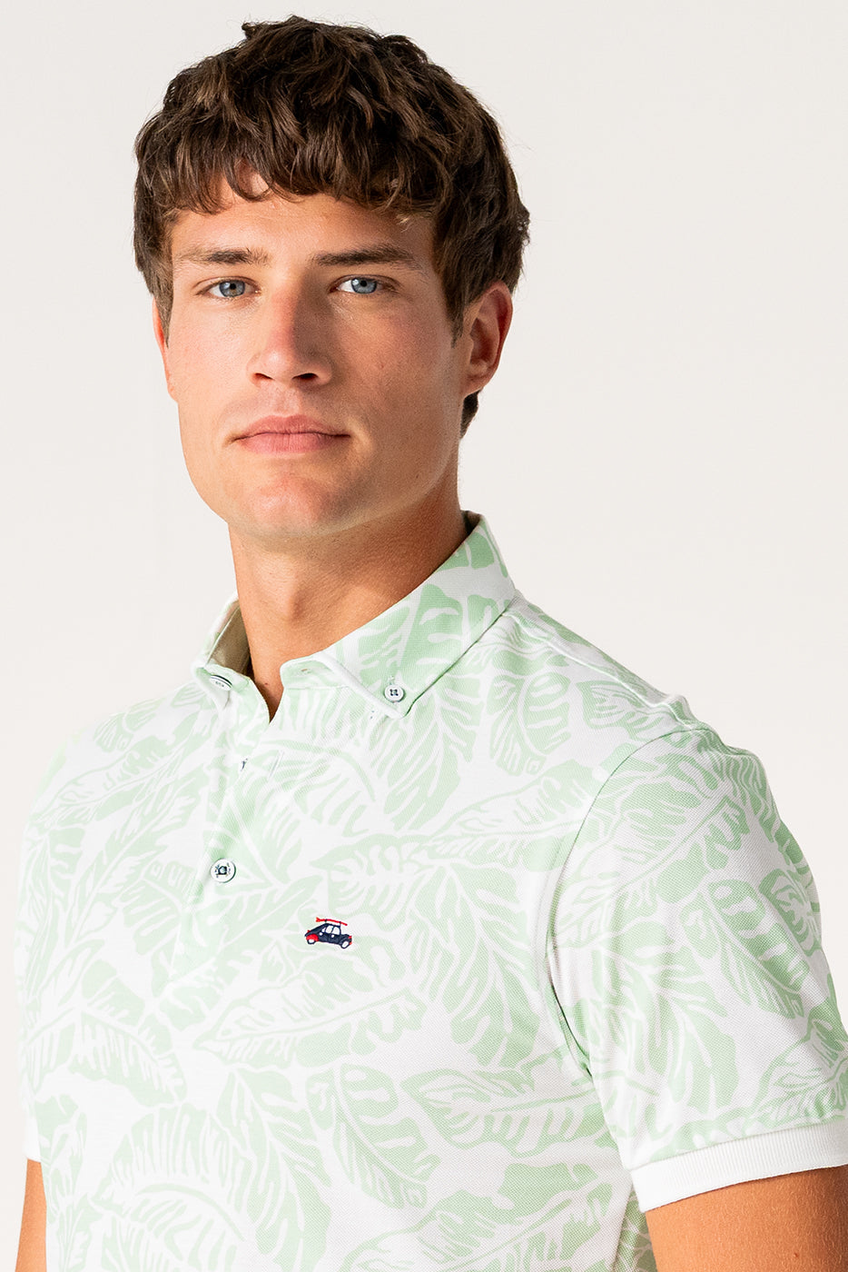 Polo hombre estampado hojas verdes