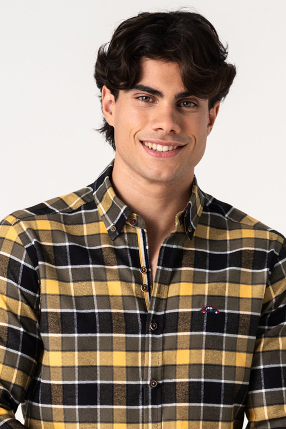 Camisa amarilla y negra a cuadros estilo casual hombre