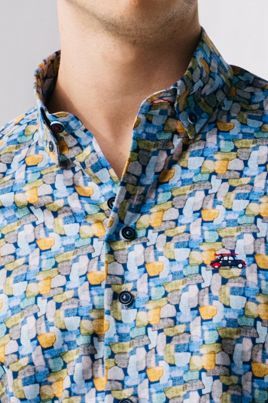 Camisa hombre regular fit estampado geométrico