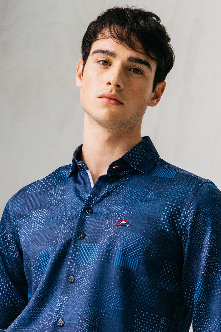 Camisa hombre con paneles tipo patchwork marino