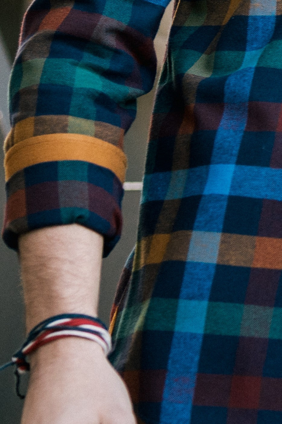 Camisa de ligera franela de cuadros en tonos azules y marrones