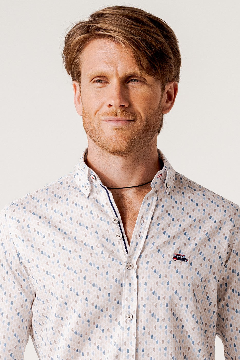 Camisa regular fit estampado limones beige y azul