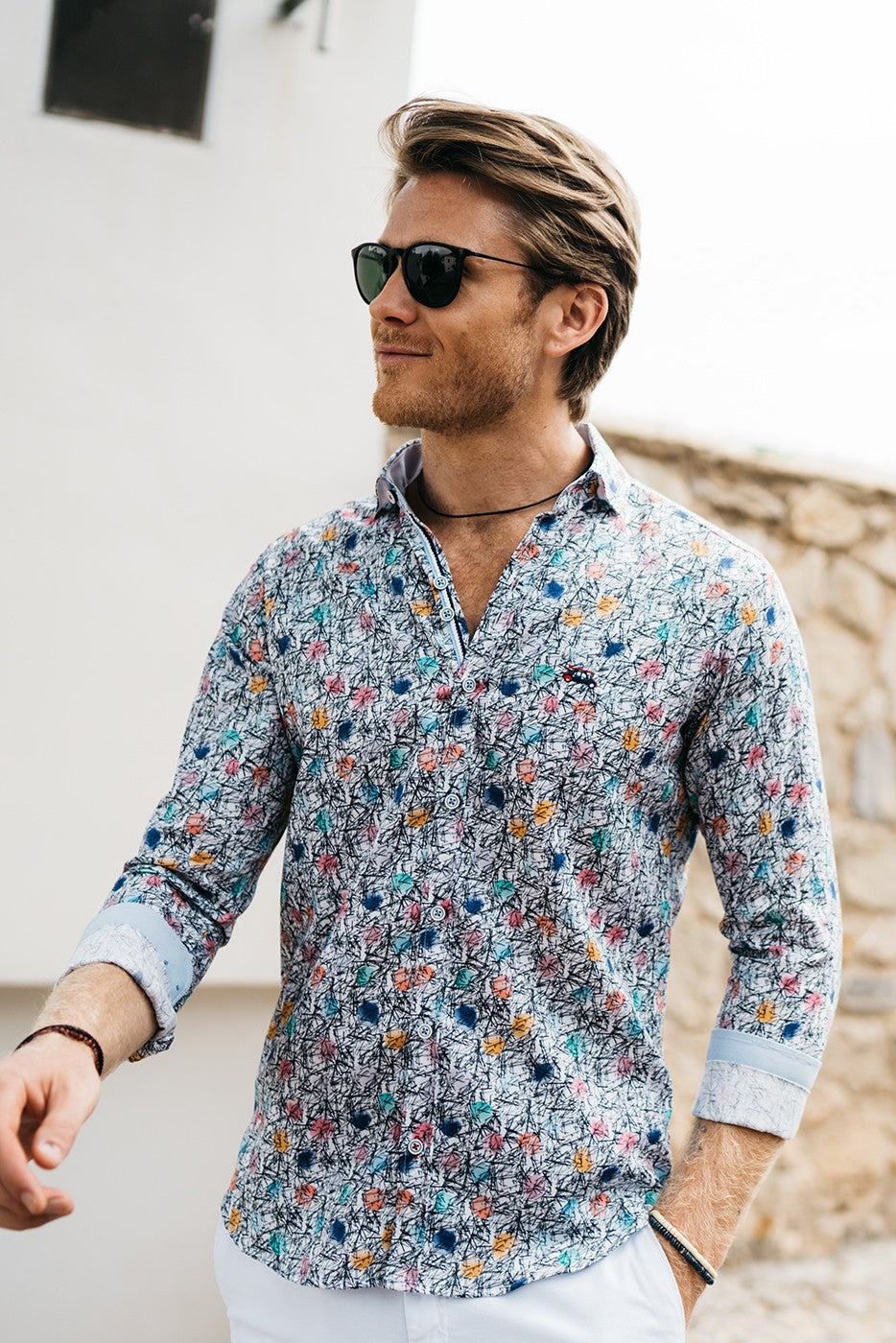 Camisa regular fit estampado abstracto multicolor