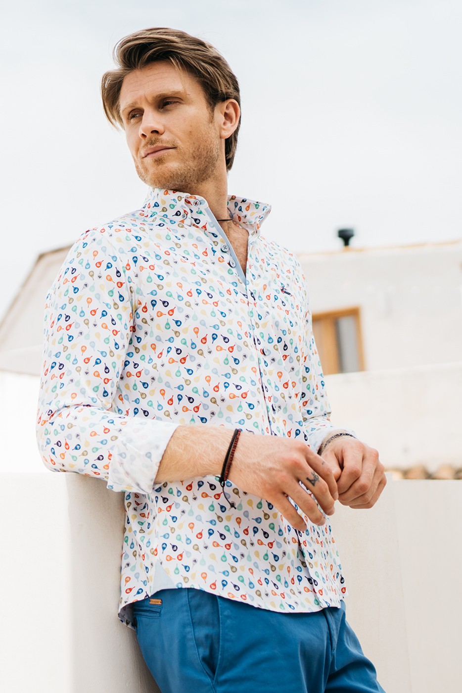 Camisa regular fit raquetas pádel multicolor