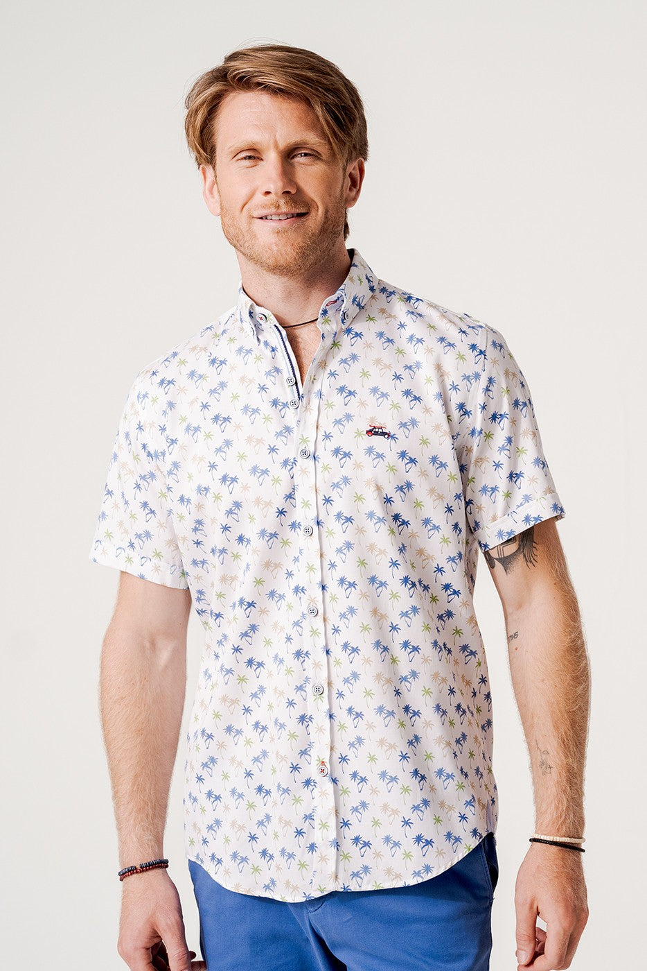 Camisa regular fit palmeras azul