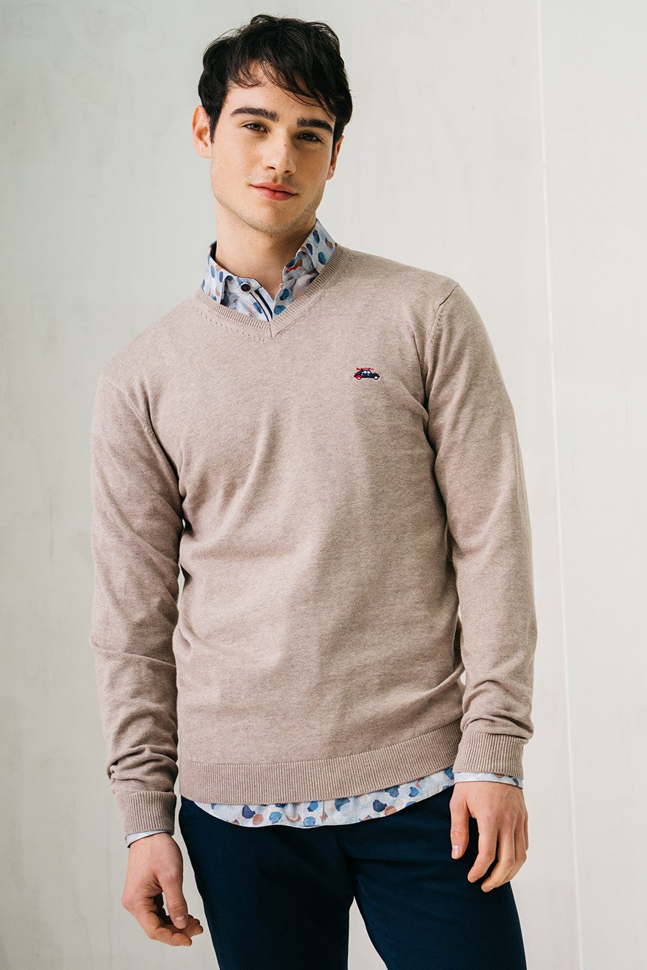 Jersey hombre de punto cuello pico beige