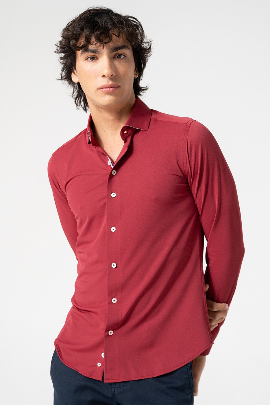 Camisa tejido técnico hombre granate