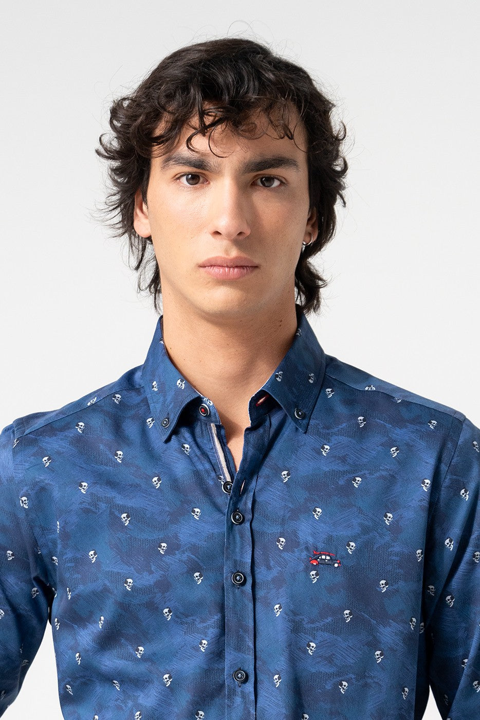 Camisa hombre marino slim fit estampado de calaveras