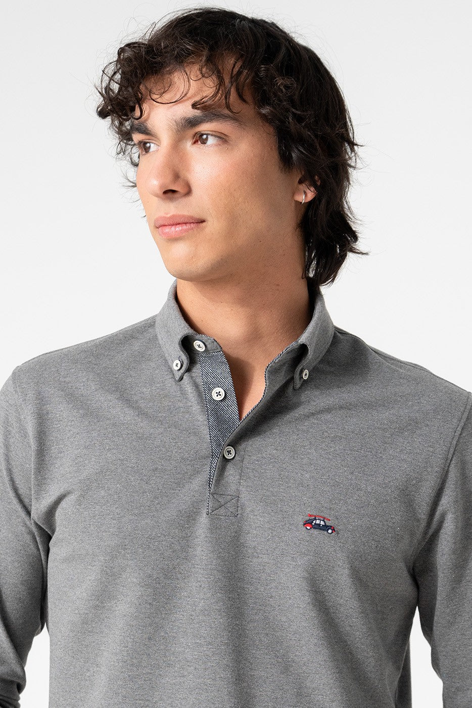 Polo hombre gris manga larga cuello camisero de punto