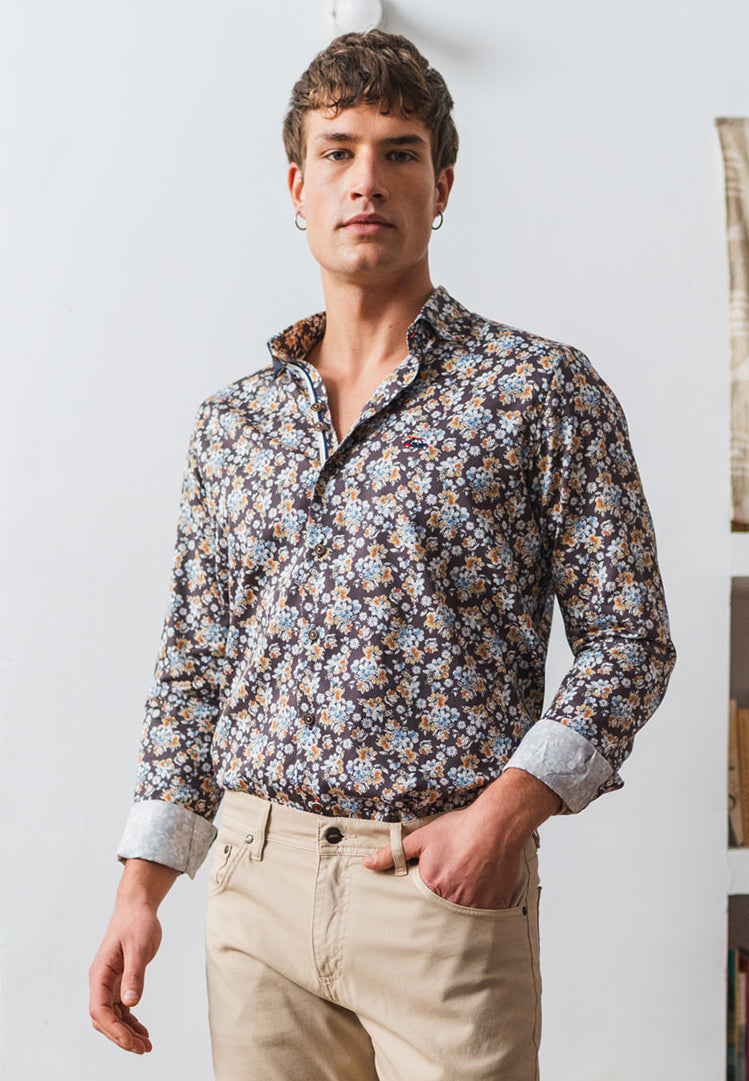 Camisa hombre motivos florales fondo oscuro